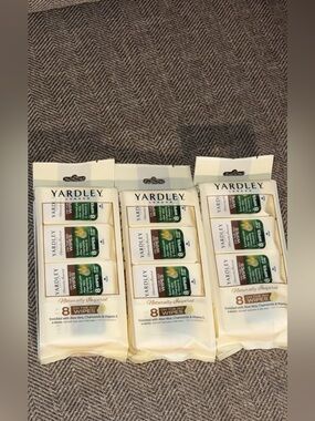 Bundle 3 Packs of Yardley London Natural Scented Bath & Body Wipes - 192 Count